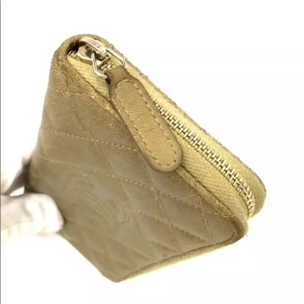 authentic CHANEL Quilted  CC Logo Lambskin Zip